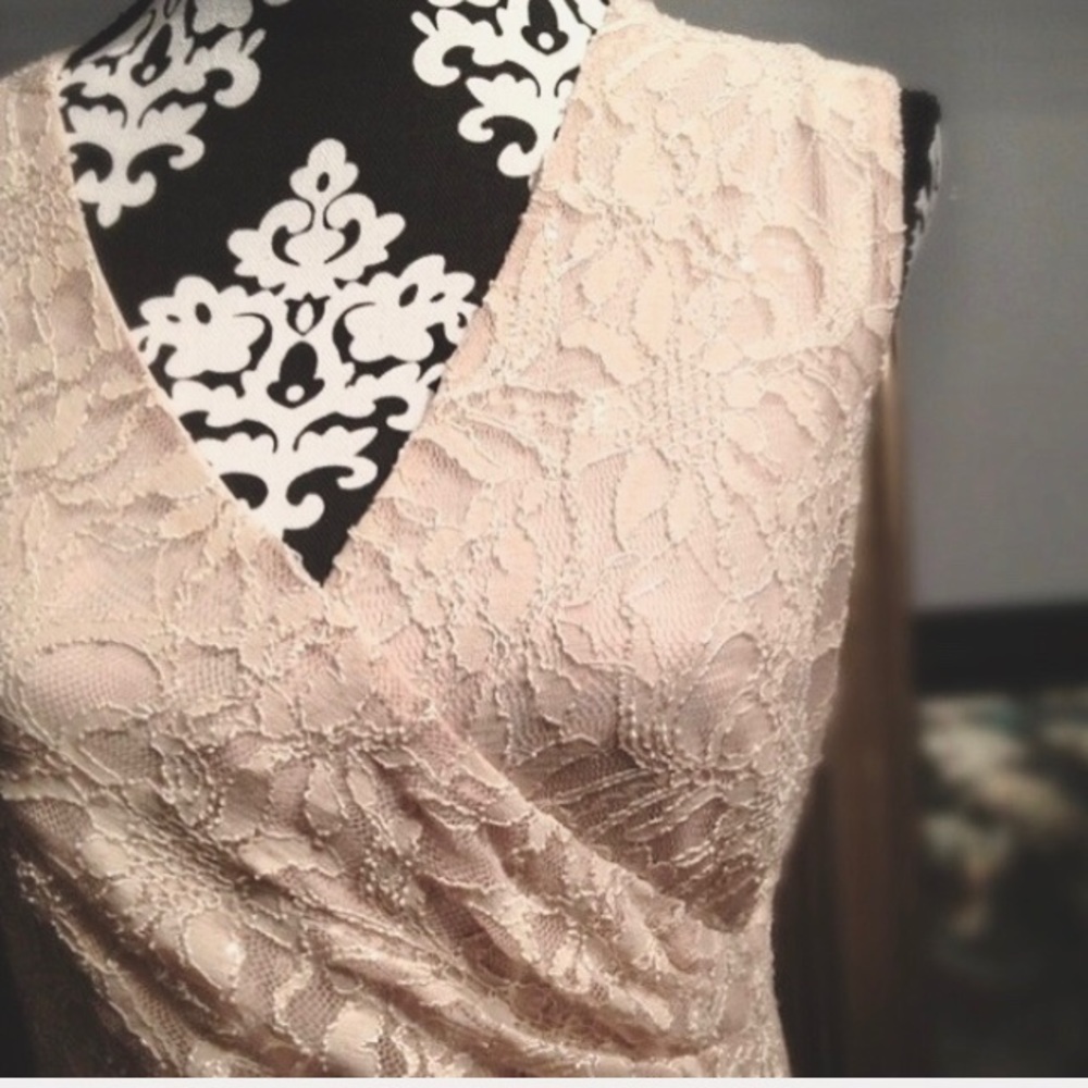 BEAUTIFUL blush / nude lace dress ๐น - Picture 4 of 8
